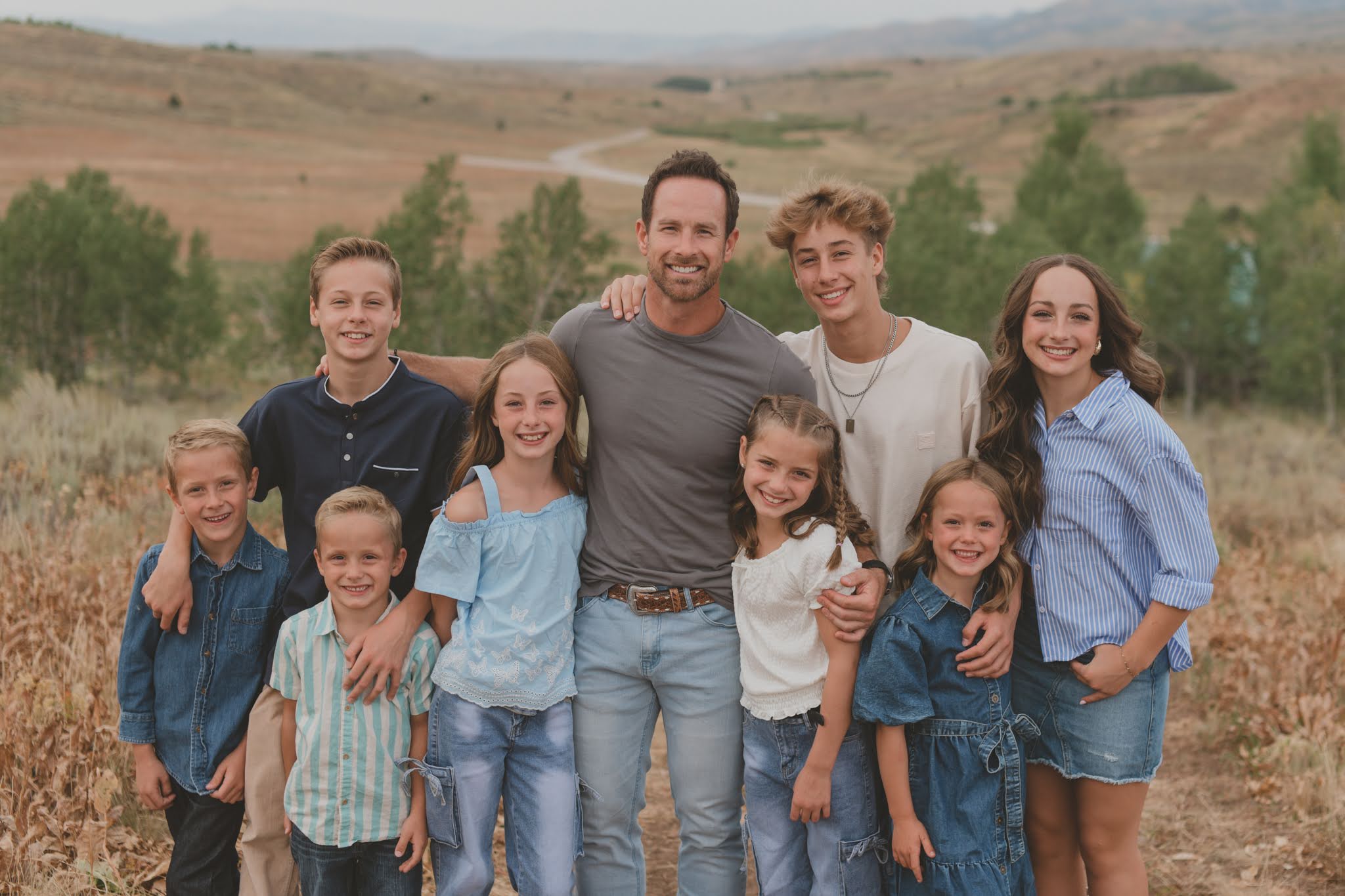 Bubba Page with all eight of his kids in an open field